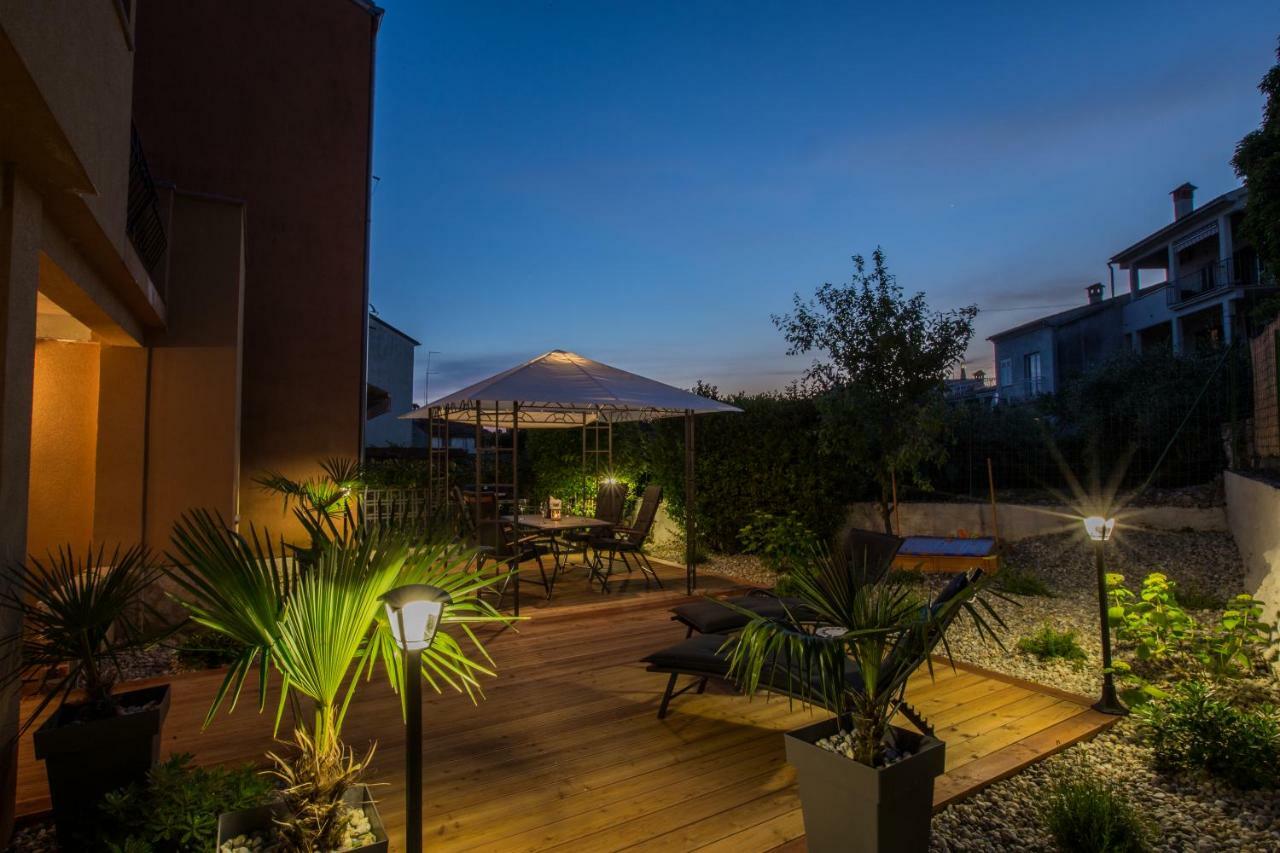 Exclusive City Center Apartment With Garden Rovigno Esterno foto