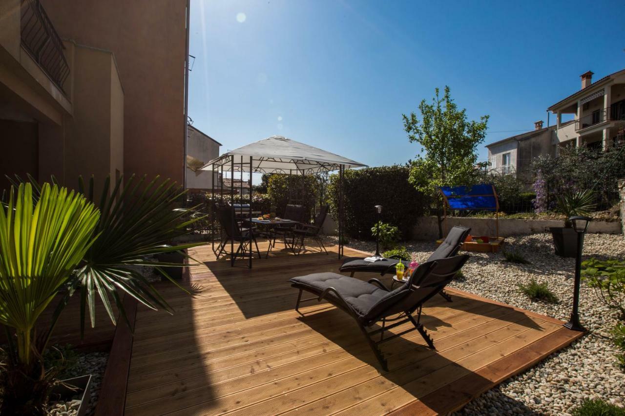 Exclusive City Center Apartment With Garden Rovigno Esterno foto